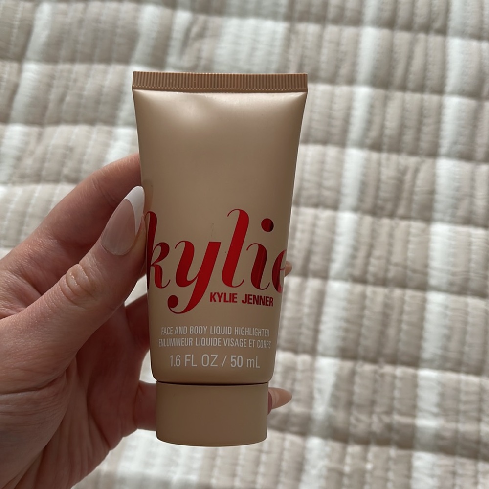 Brand new Kylie Cosmetics Face & Body Liquid Highlighter